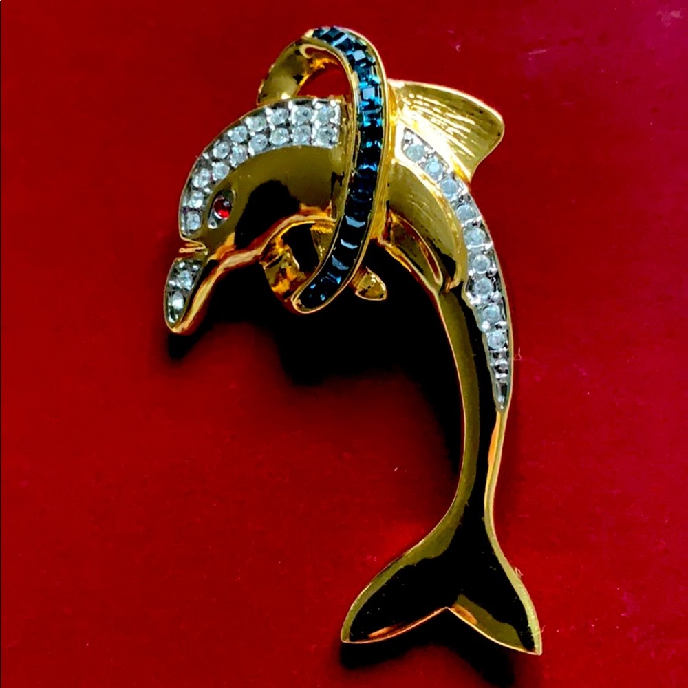 Stunning Vintage BUTLER signed dolphin brooch